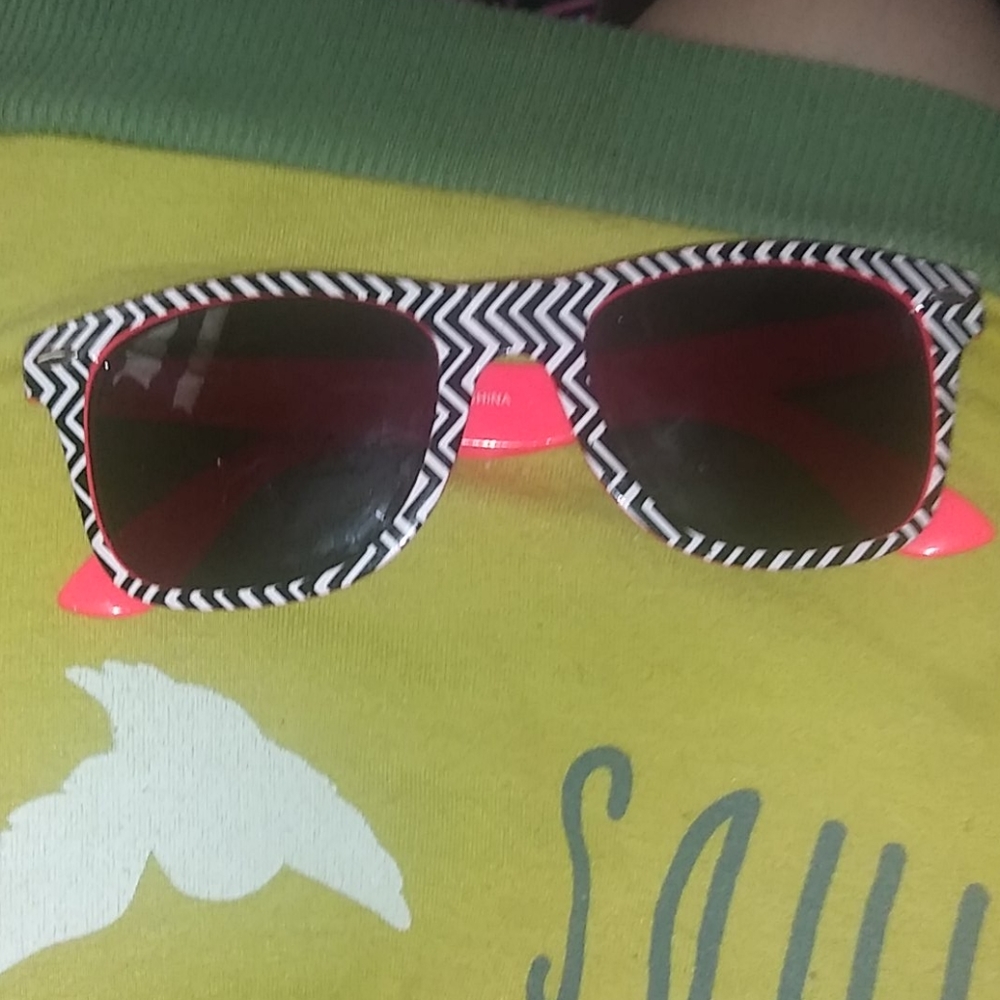 Sunglasses - Picture 2 of 7